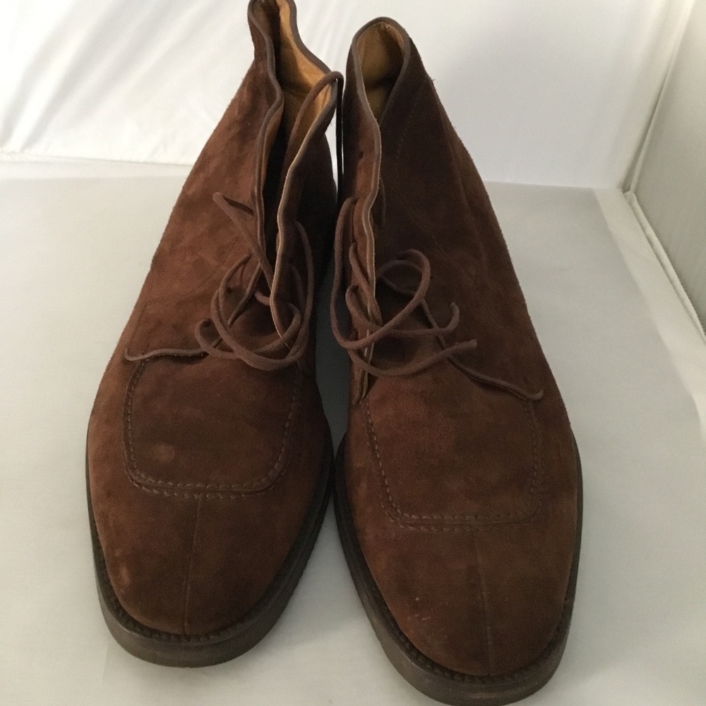 DRESS-UP SHOES FOR MEN.